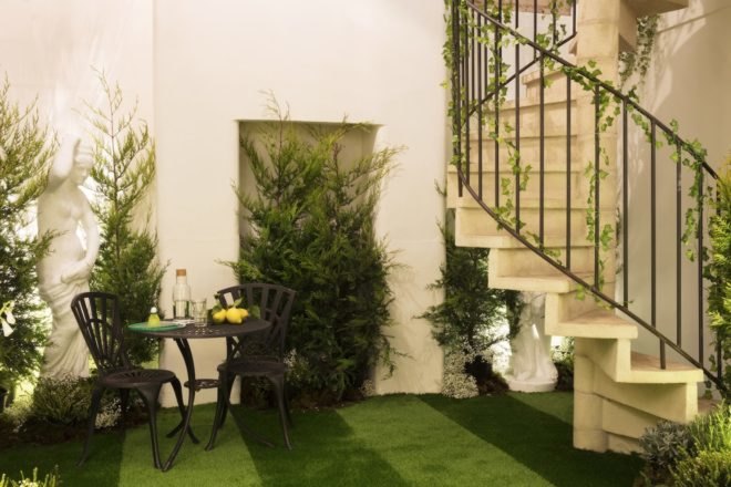 Outside In House by Pantone and Airbnb, Outside In House in London, Outside in House Airbnb, Pantone Color of the Year house, Greenery house in London, nature-filled homes, nature-filled apartments, nature-filled Airbnb, Clerkenwell Outside in House, Clerkenwell nature-filled home,