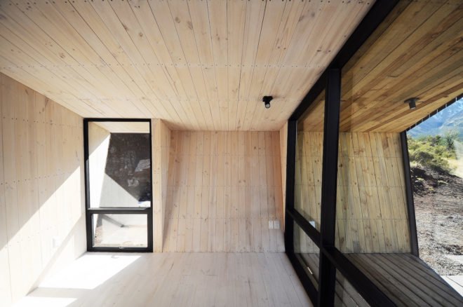 RF C9 by Gonzalo Iturriaga, alpine architecture by Gonzalo Iturriaga, alpine architecture in Chile, contemporary alpine architecture, blackened pine cabin, modern alpine cabin, mountaineer refuge in San Esteban, RF C9 in Chile, RF C9