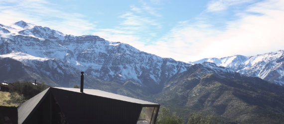 RF C9 by Gonzalo Iturriaga, alpine architecture by Gonzalo Iturriaga, alpine architecture in Chile, contemporary alpine architecture, blackened pine cabin, modern alpine cabin, mountaineer refuge in San Esteban, RF C9 in Chile, RF C9