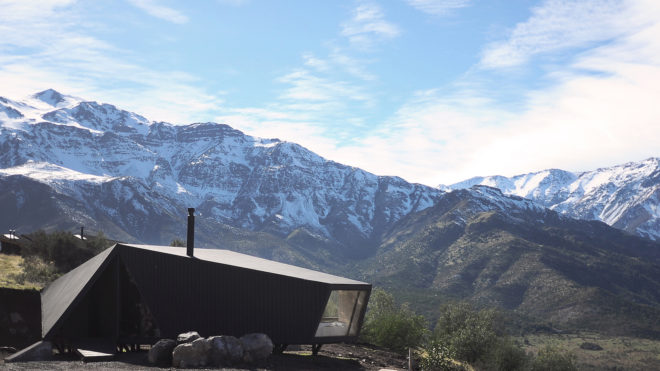 RF C9 by Gonzalo Iturriaga, alpine architecture by Gonzalo Iturriaga, alpine architecture in Chile, contemporary alpine architecture, blackened pine cabin, modern alpine cabin, mountaineer refuge in San Esteban, RF C9 in Chile, RF C9
