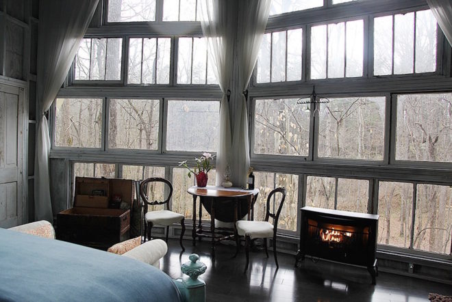 treehouses, treehouses for rent, vrbo, treehouse design, green design, architecture, solar-powered treehouse, treehouse vacation