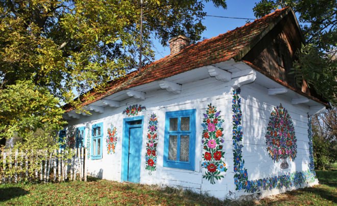zalipie village, polish village, painted village, painted buildings, polish paintings, post-wwii art, polish artwork