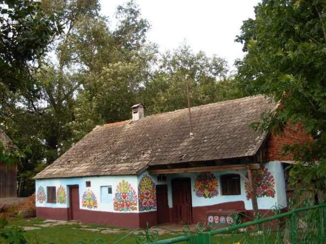 zalipie village, polish village, painted village, painted buildings, polish paintings, post-wwii art, polish artwork