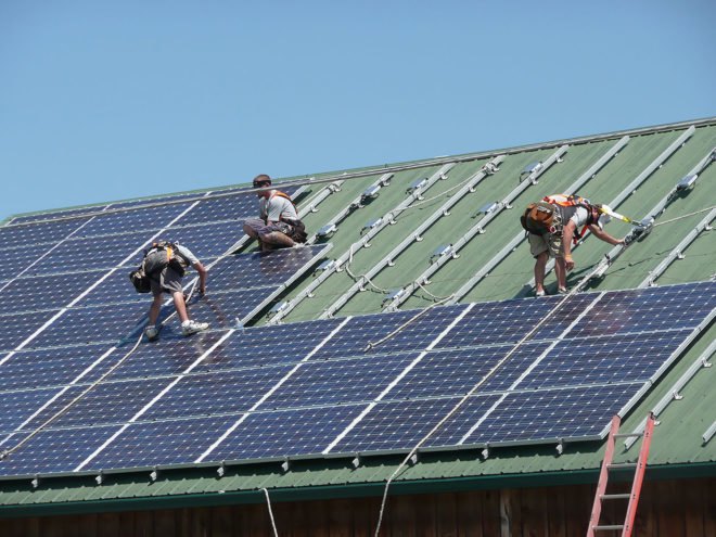 Clean energy, clean energy jobs, energy, renewable energy, renewable energy jobs, fossil fuel, fossil fuel jobs, economy, Sierra Club, Department of Energy, solar, solar power, solar energy, solar panels