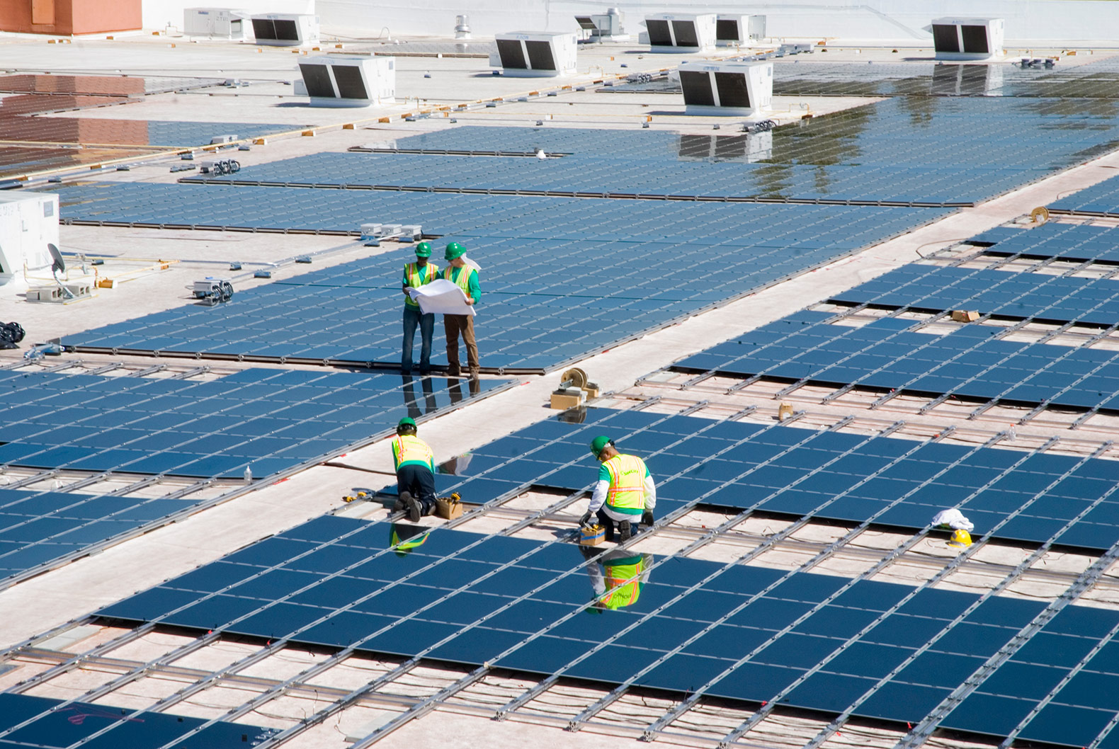 Clean energy, clean energy jobs, energy, renewable energy, renewable energy jobs, fossil fuel, fossil fuel jobs, economy, Sierra Club, Department of Energy, solar, solar power, solar energy, solar panels