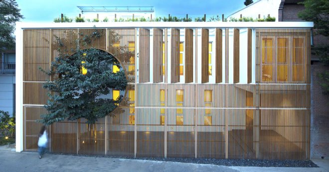 Elongated Industrial Box, Ding Hui Yuan Zen & Tea Chamber, He Wei Studio / 3andwich Design, green renovation, factory renovation, Beijing, Chinese garden, inner courtyard, meditation room, green architecture, office space, ramps and walkways