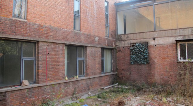 Elongated Industrial Box, Ding Hui Yuan Zen & Tea Chamber, He Wei Studio / 3andwich Design, green renovation, factory renovation, Beijing, Chinese garden, inner courtyard, meditation room, green architecture, office space, ramps and walkways