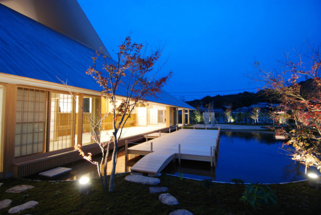 Sambuichi Architects, Hiroshi Sambuichi, naoshima hall community center, japanese architecture, Naoshima community center, japanese design, sculptured roofs, roof design, vernacular architecture, wooden roofs, natural materials, hipped roof, japanese community center, earthen flooring, adobe clay,