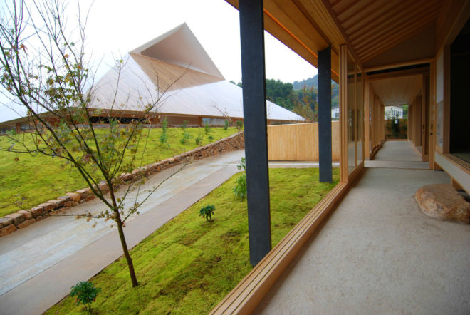 Sambuichi Architects, Hiroshi Sambuichi, naoshima hall community center, japanese architecture, Naoshima community center, japanese design, sculptured roofs, roof design, vernacular architecture, wooden roofs, natural materials, hipped roof, japanese community center, earthen flooring, adobe clay,