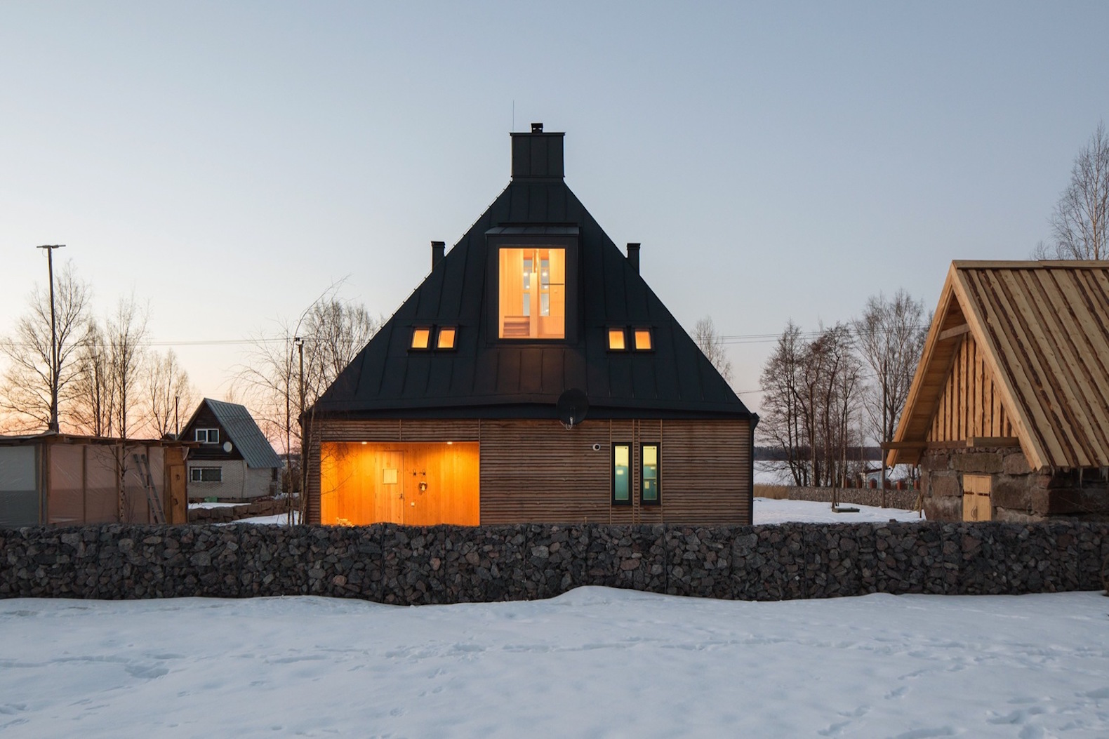 House in Pribylovo by Chvoya, pine contemporary home, modern home design in Russia, pine clad house, House in Pribylovo, Chvoya house architecture