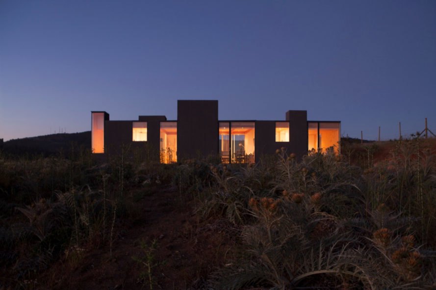 Leyda House, Ignacio Rojas Hirigoyen, Alfredo Gonzalez Briceño, architecture, design, homes in chile, timber homes, timber-clad structures, wooden homes, wood floors, wood ceilings, minimalist design, chilean architecture, chilean homes, leyda valley,