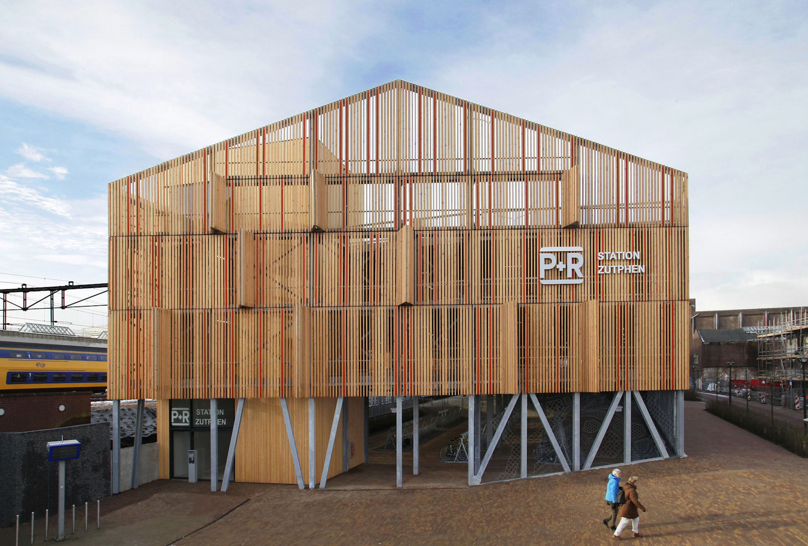 Zutphen park and ride building by MoederscheimMoonen Architects, park and ride architecture, park and ride buildings, beautiful park and ride, Zutphen park and ride, park and ride in Noorderhaven, bicycle parking in Zutphen