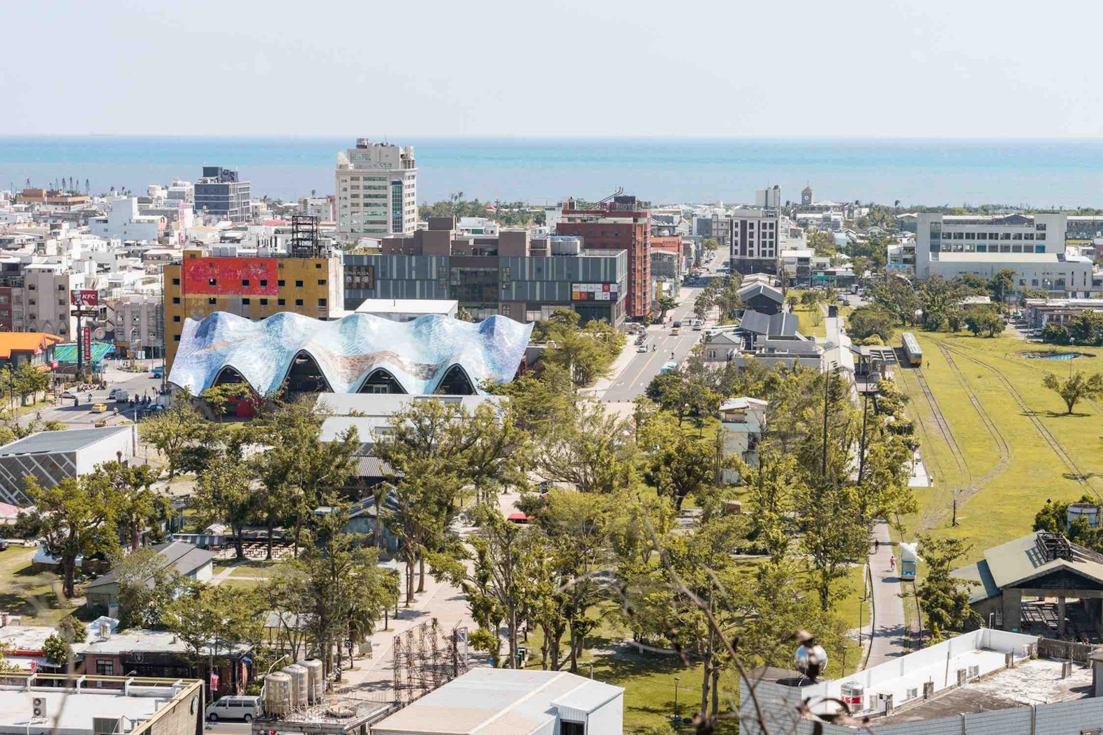 Taitung Aboriginal Gallery by Bio-architecture Formosana, Taitung Aboriginal Gallery, Taitung Aboriginal Gallery architecture, shipping container architecture in Taiwan, cargotecture in Taiwan, recycled shipping containers Taiwan, aboriginal architecture taiwan