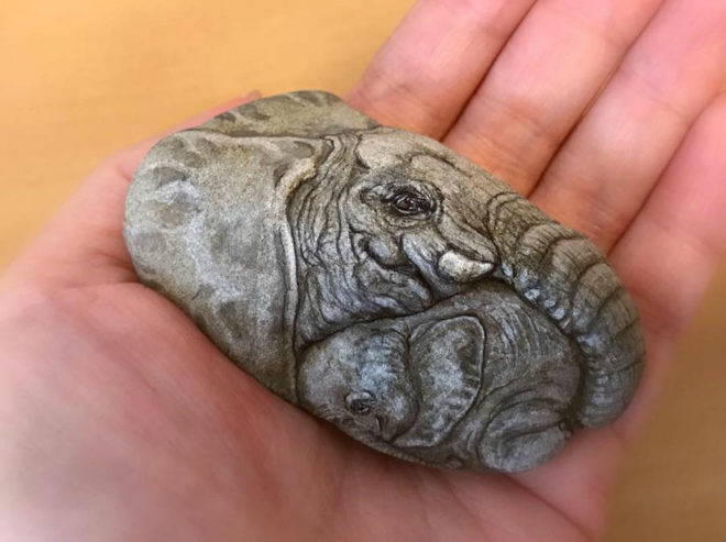 Akie Nakata, japanese stone artist, japanese stone art, painted rocks, painted rock animals, rock art, japanese art, Akie Nakata Stone Animal Art, rock artist, stone artist, animal designs, animal art, animal artists, animal stone art