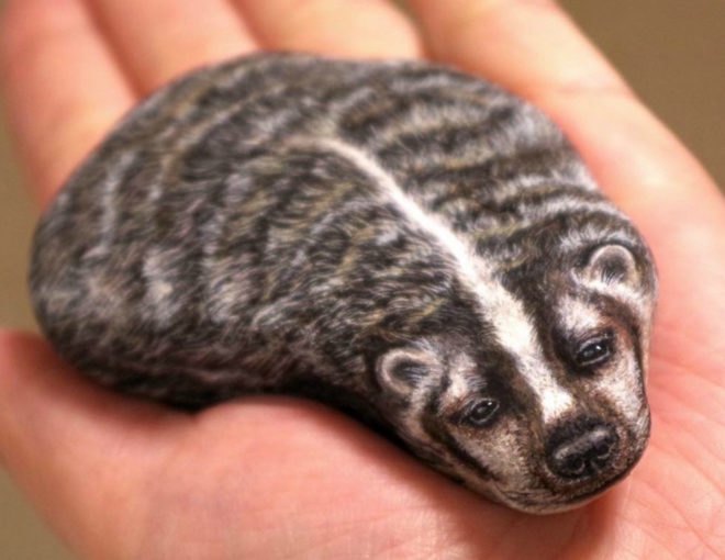 Akie Nakata, japanese stone artist, japanese stone art, painted rocks, painted rock animals, rock art, japanese art, Akie Nakata Stone Animal Art, rock artist, stone artist, animal designs, animal art, animal artists, animal stone art