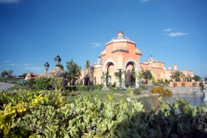 Hacienda San Jose Lavista, Jose Seoane Castro, Pedro Urquiza, mexican retreat, mexico hotels, San Miguel de Allende, San Miguel de Allende hotels, San Miguel de Allende retreats, adobe buildings, traditional mexican structures, colonial architecture, adobe walls, adobe building materials, San Miguel de Allende retreats