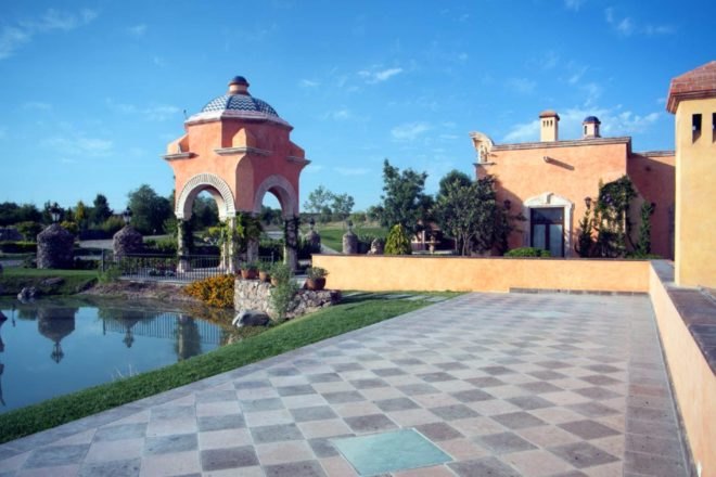 Hacienda San Jose Lavista, Jose Seoane Castro, Pedro Urquiza, mexican retreat, mexico hotels, San Miguel de Allende, San Miguel de Allende hotels, San Miguel de Allende retreats, adobe buildings, traditional mexican structures, colonial architecture, adobe walls, adobe building materials, San Miguel de Allende retreats