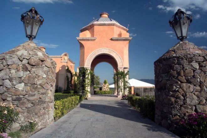 Hacienda San Jose Lavista, Jose Seoane Castro, Pedro Urquiza, mexican retreat, mexico hotels, San Miguel de Allende, San Miguel de Allende hotels, San Miguel de Allende retreats, adobe buildings, traditional mexican structures, colonial architecture, adobe walls, adobe building materials, San Miguel de Allende retreats