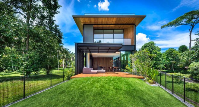 House 24, Park + Associates Pte Ltd, courtyard, Singapore, timber screens, natural light, timber craftsmanship, screens, green architecture, swimming pool, tropical climate, glass facade