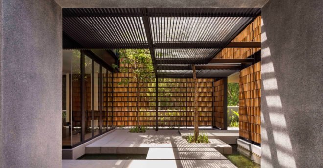 House 24, Park + Associates Pte Ltd, courtyard, Singapore, timber screens, natural light, timber craftsmanship, screens, green architecture, swimming pool, tropical climate, glass facade