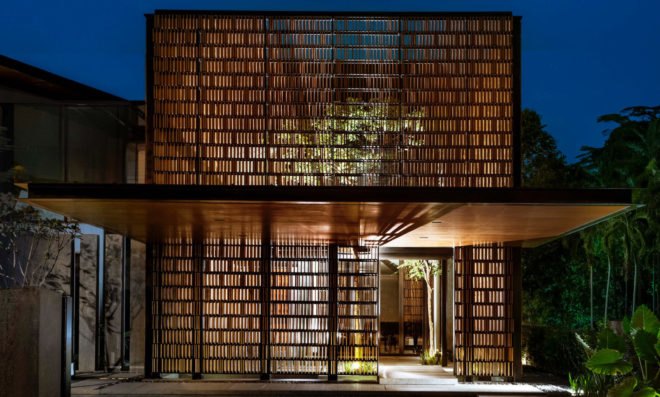 House 24, Park + Associates Pte Ltd, courtyard, Singapore, timber screens, natural light, timber craftsmanship, screens, green architecture, swimming pool, tropical climate, glass facade