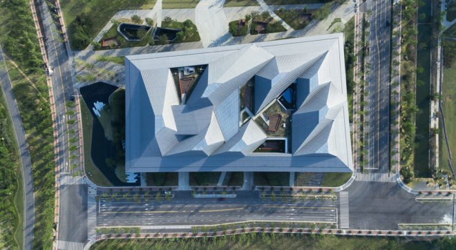 Nanjing Eco-Tech Island Exhibition Center, Nanjing Eco-Tech Park, NBBJ, oculus, tech incubator, light cannons, LEED certification, China, Nanjing, green campus, green exhibition space, courtyard, daylighting, solar shading, overhang