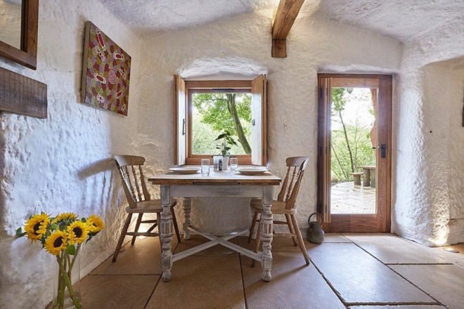 Cuevas del Pino by UMMO Estudio, Britain cave home, France cave home, Loess Plateau modern cave homes, contemporary cave homes, modern cave architecture, Ra Paulette cave homes New Mexico, New Mexico cave homes, sandstone cave homes
