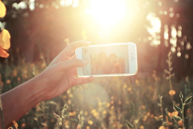 Smartphone, smartphones, battery, batteries, lithium-ion battery, lithium-ion batteries, light, self-charging battery, self-charging batteries, sunshine, sunlight
