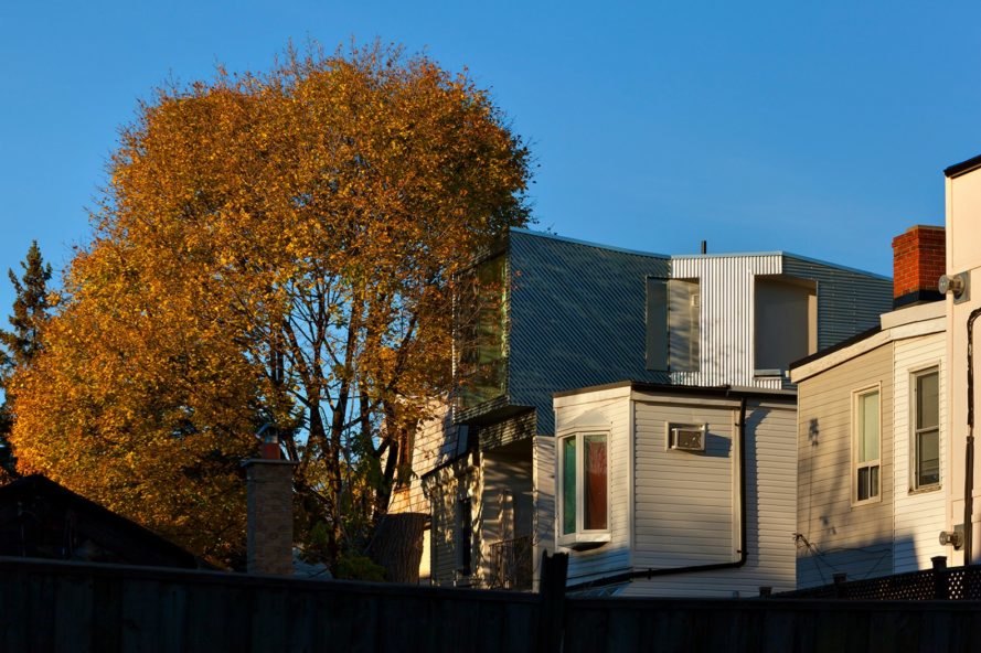 Aleph Bau, twelve tacoma, aluminum cladding, aluminum exterior, toronto row homes, modern architecture, aluminum home exterior, building materials, home design, interio design, minimalist interior design, toronto architecture, modern home design,