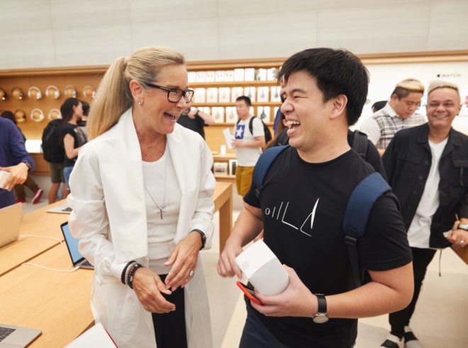 Singapore Apple Store, Apple Orchard Road by Foster + Partners, Apple Orchard Road, Genius Grove Singapore, sustainable Apple store, Apple and renewable energy,