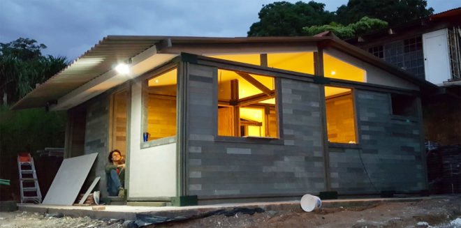 Conceptos Plásticos, Fernando Llanos, Óscar Méndez, recycled materials, recycled plastic, LEGO bricks, LEGO like bricks, LEGO home building, recycled plastic bricks, recycled plastic materials, green building, green construction, humanitarian desig