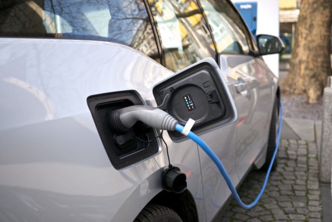 Fraunhofer, battery, battery design, battery concept, batteries, bipolar plates, bipolar plate, bipolar principle, current, electricity, metallic tape, ceramic storage materials, electric car, electric cars, electric vehicle, electric vehicles, car battery, car batteries
