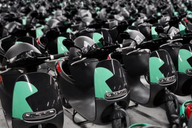Scooter sharing service, e-scooter rental in Paris, e-scooter sharing in Paris, scooter rentals Paris, Gogoro in Paris, Coup Paris, coup and Gogoro sharing service, green transportation Paris, electric transportation Paris