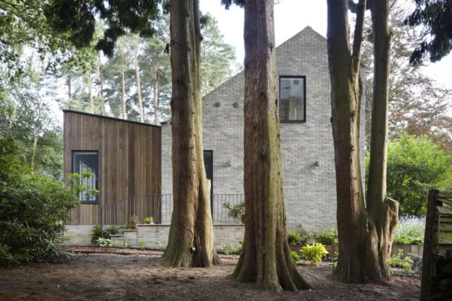 House in the Woods by alma-nac, House in the Woods in England, prefabricated housing, prefab contemporary home, SIPs architecture, SIP prefab home,