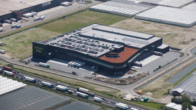 Nature’s Pride Maasdijk, Nature’s Pride distribution center, Nature’s Pride by Paul de Ruiter Architects, BREEAM Excellent architecture, BREEAM Excellent in Netherlands, sustainable distribution center, green roof bee hotel