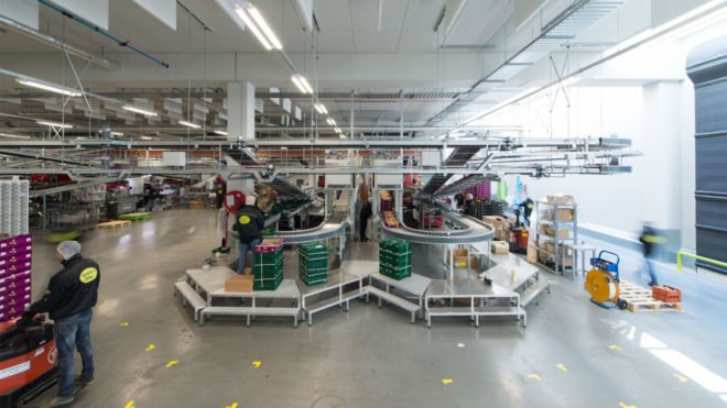 Nature’s Pride Maasdijk, Nature’s Pride distribution center, Nature’s Pride by Paul de Ruiter Architects, BREEAM Excellent architecture, BREEAM Excellent in Netherlands, sustainable distribution center, green roof bee hotel