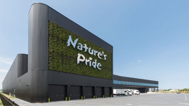 Nature’s Pride Maasdijk, Nature’s Pride distribution center, Nature’s Pride by Paul de Ruiter Architects, BREEAM Excellent architecture, BREEAM Excellent in Netherlands, sustainable distribution center, green roof bee hotel