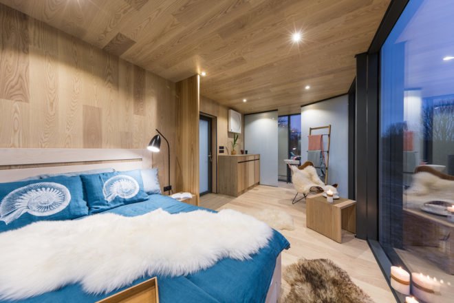 OOD, ÖÖD homes, tiny pop up hotel rooms, tiny moveable homes, Estonian home startup, pop up homes, modular tiny homes, mirrored glass architecture