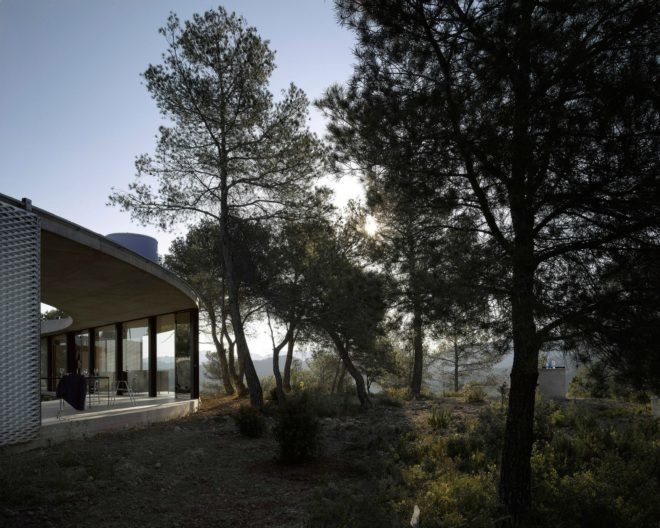 Solo Houses, Office KGDVS, Christian Bourdais, circular homes, round homes, round buildings, forest homes, forest living, off grid retreats, round home design, circular home design, glass homes, spanish architecture, concrete homes, interior design, off grid living, spanish retreats, Matarraña homes,