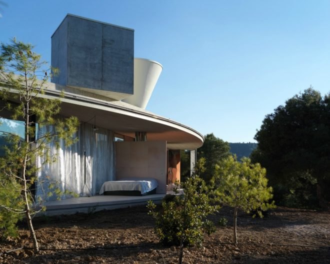 Solo Houses, Office KGDVS, Christian Bourdais, circular homes, round homes, round buildings, forest homes, forest living, off grid retreats, round home design, circular home design, glass homes, spanish architecture, concrete homes, interior design, off grid living, spanish retreats, Matarraña homes,