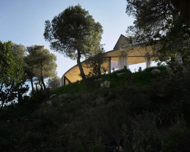 Solo Houses, Office KGDVS, Christian Bourdais, circular homes, round homes, round buildings, forest homes, forest living, off grid retreats, round home design, circular home design, glass homes, spanish architecture, concrete homes, interior design, off grid living, spanish retreats, Matarraña homes,
