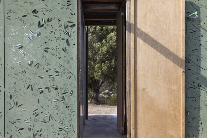 Olive Tree House by Eva Sopéoglou, Halkidiki house, Halkidiki summer house, prefabricated summer retreat, prefab Greek home, prefab summer home, METALSO in prefab homes,