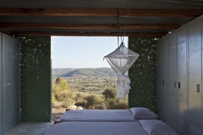 Olive Tree House by Eva Sopéoglou, Halkidiki house, Halkidiki summer house, prefabricated summer retreat, prefab Greek home, prefab summer home, METALSO in prefab homes,