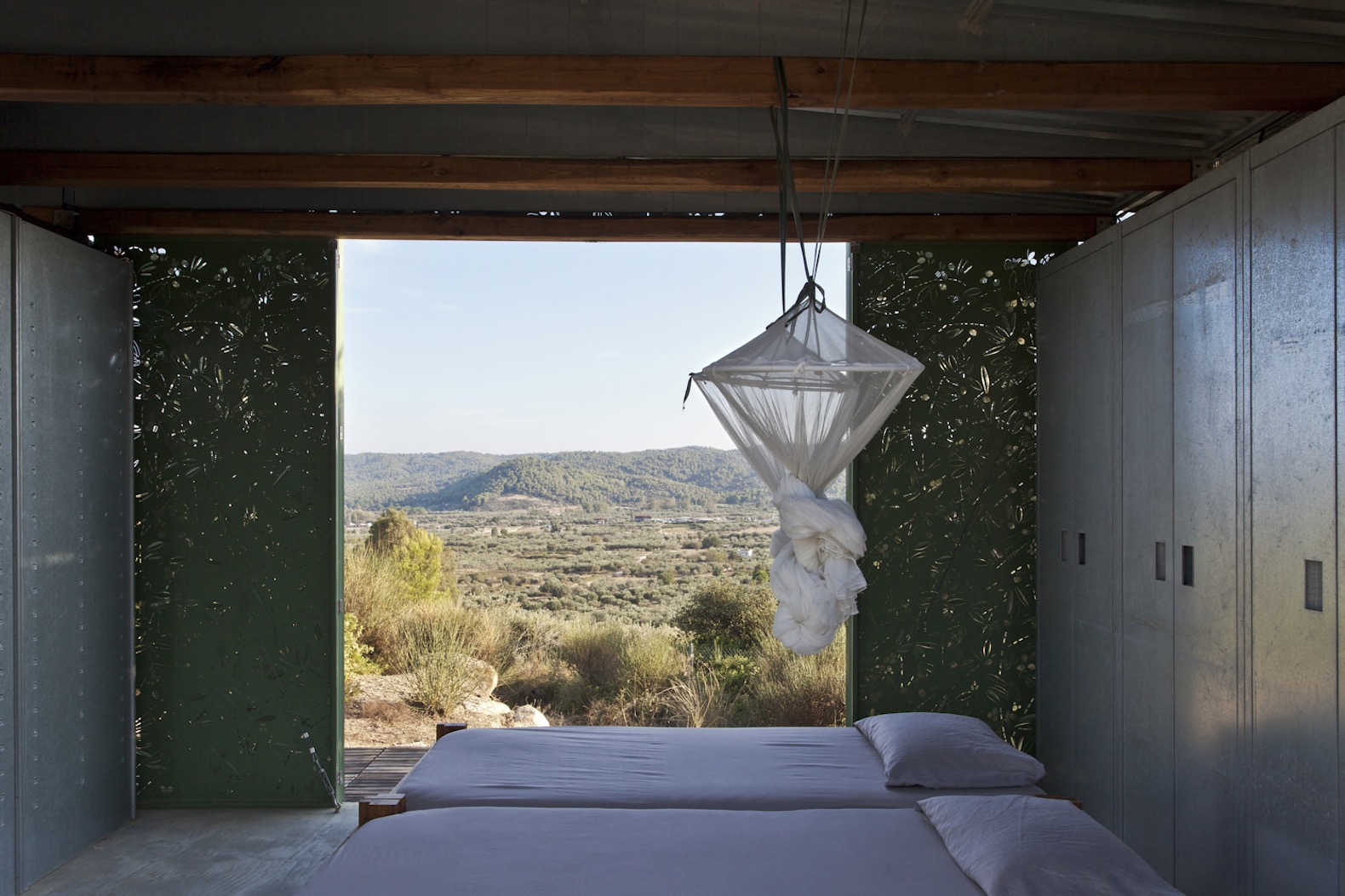 Olive Tree House by Eva Sopéoglou, Halkidiki house, Halkidiki summer house, prefabricated summer retreat, prefab Greek home, prefab summer home, METALSO in prefab homes,