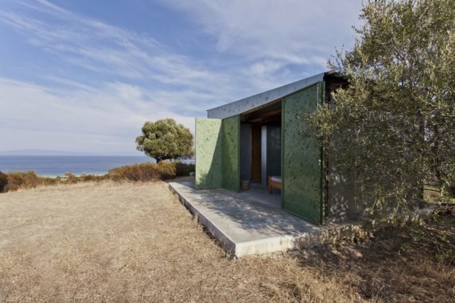 Olive Tree House by Eva Sopéoglou, Halkidiki house, Halkidiki summer house, prefabricated summer retreat, prefab Greek home, prefab summer home, METALSO in prefab homes,