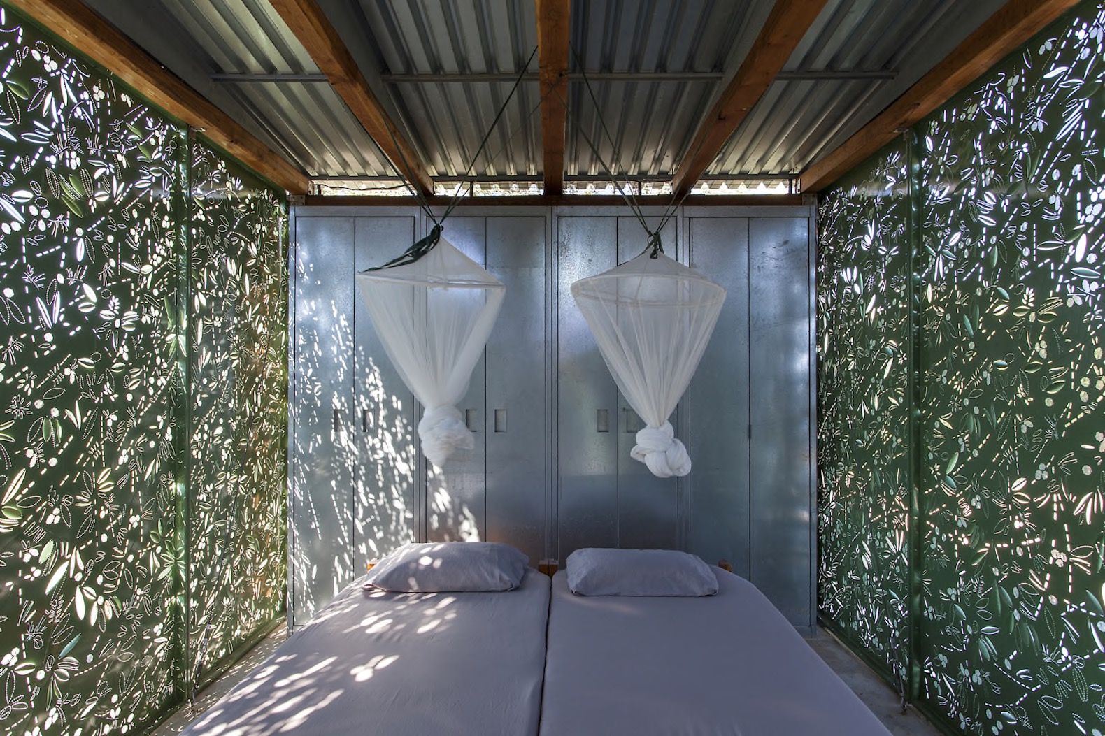 Olive Tree House by Eva Sopéoglou, Halkidiki house, Halkidiki summer house, prefabricated summer retreat, prefab Greek home, prefab summer home, METALSO in prefab homes,