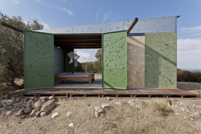 Olive Tree House by Eva Sopéoglou, Halkidiki house, Halkidiki summer house, prefabricated summer retreat, prefab Greek home, prefab summer home, METALSO in prefab homes,