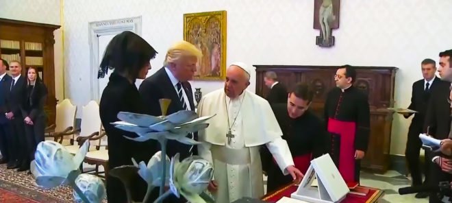 Pope Francis, Pope, Vatican, Rome, Donald Trump, Trump, President Donald Trump, President Trump, climate change, environment, gifts, peace, Laudato si'