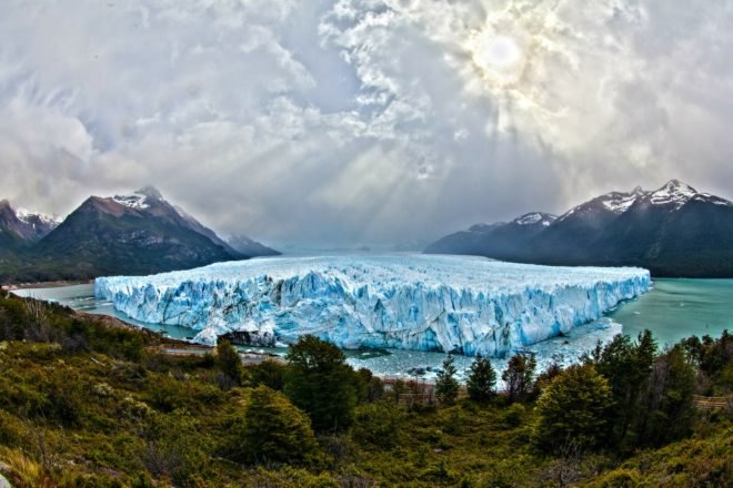 Dubai firm, harvest iceberg, Antarctica, Australia, environmentalism, climate change,