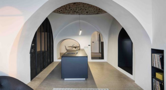 Modern Cave, Pitsou Kedem Architects, cave, Israel, vaulted ceilings, green renovation, natural light, renovated interior, green interior